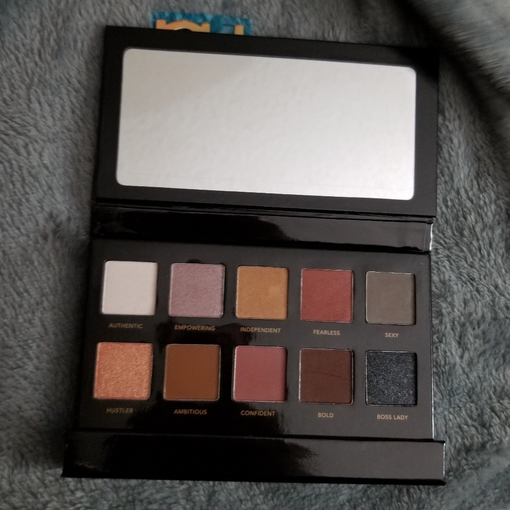 ISH I'm Smoking Hot Eyeshadow Palette